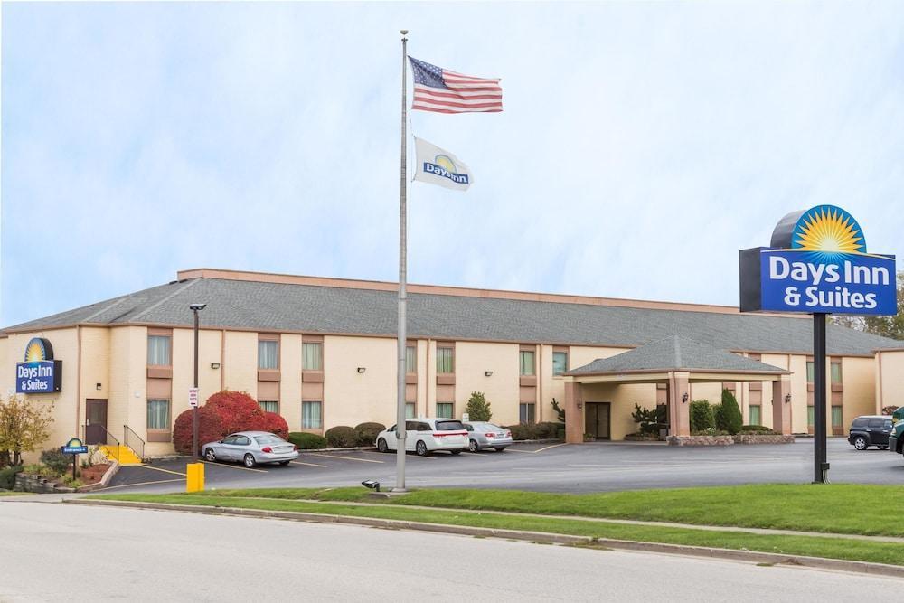 Quality Inn & Suites Bloomington I-55 And I-74 Exterior foto