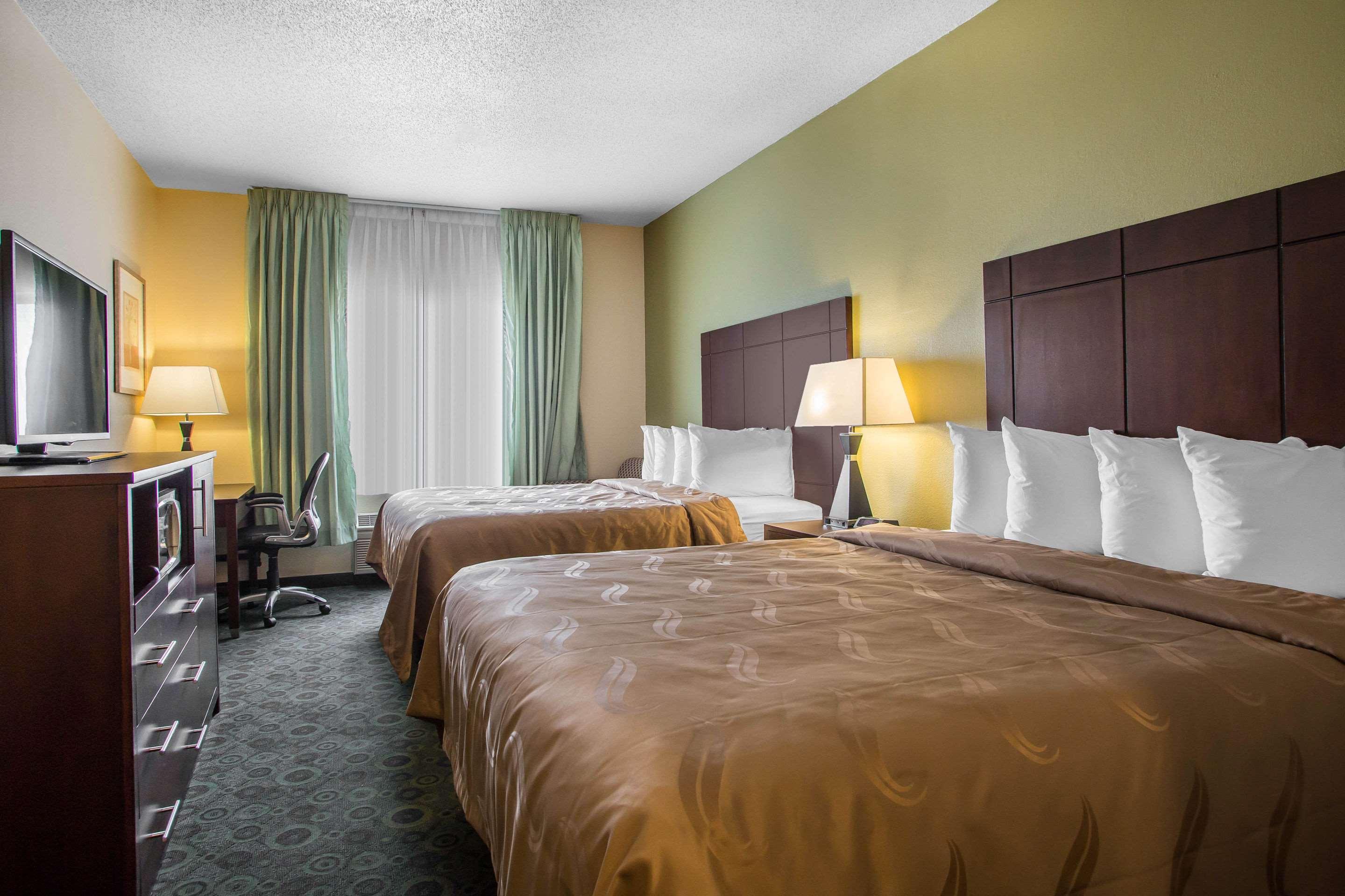 Quality Inn & Suites Bloomington I-55 And I-74 Exterior foto