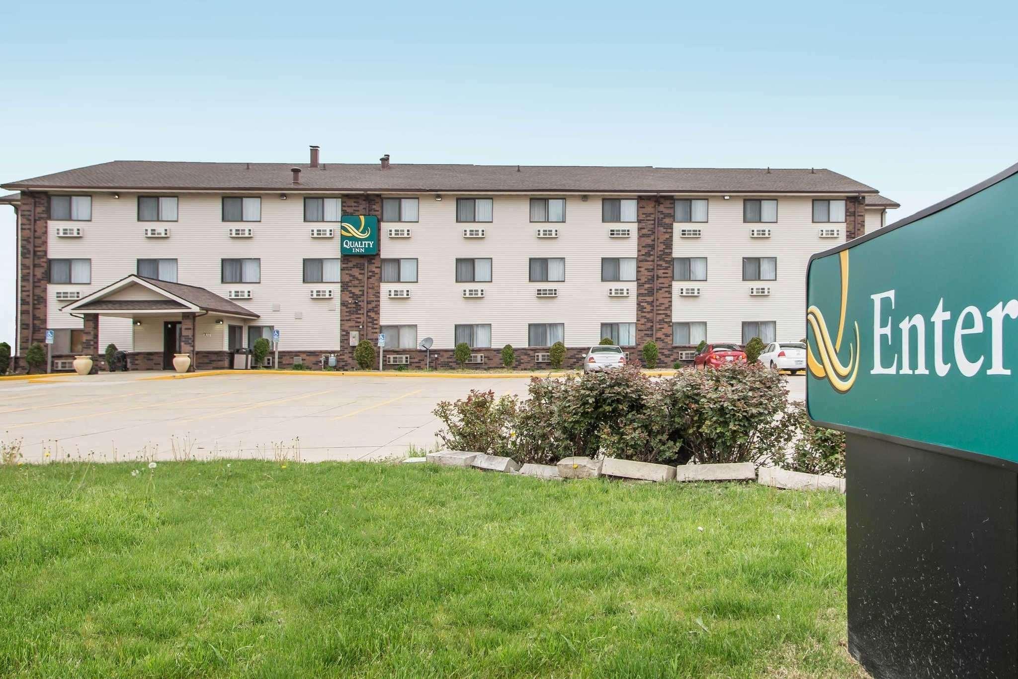Quality Inn & Suites Bloomington I-55 And I-74 Exterior foto