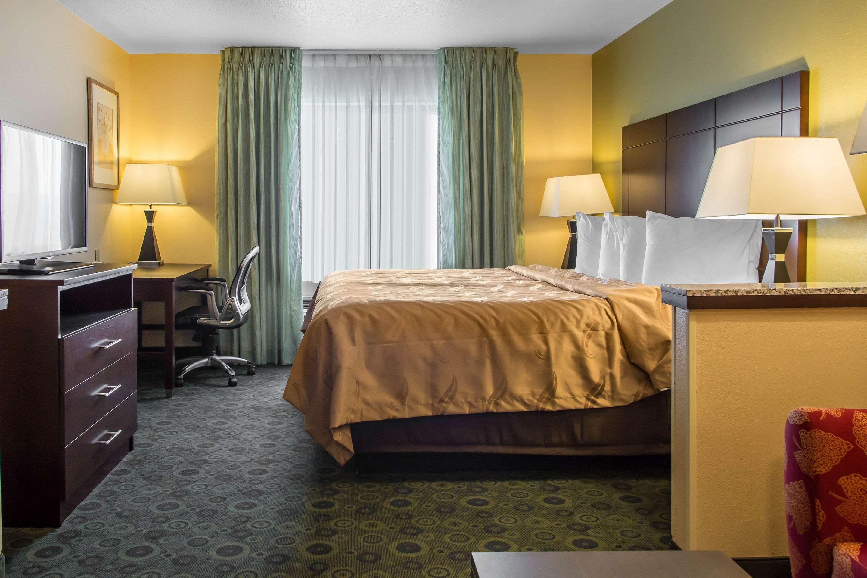 Quality Inn & Suites Bloomington I-55 And I-74 Exterior foto